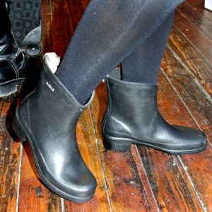 RainbootsAmeAme_20121212