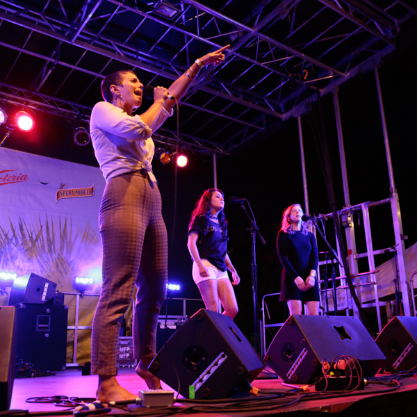 August 6, 2015: Yuck and U.S. Girls perform at the final Hudson RiverRocks show of the summer at Pier 84 in New York City. Mandatory Credit: Tear-n Tan 2015 © Tan.  All Rights Reserved.